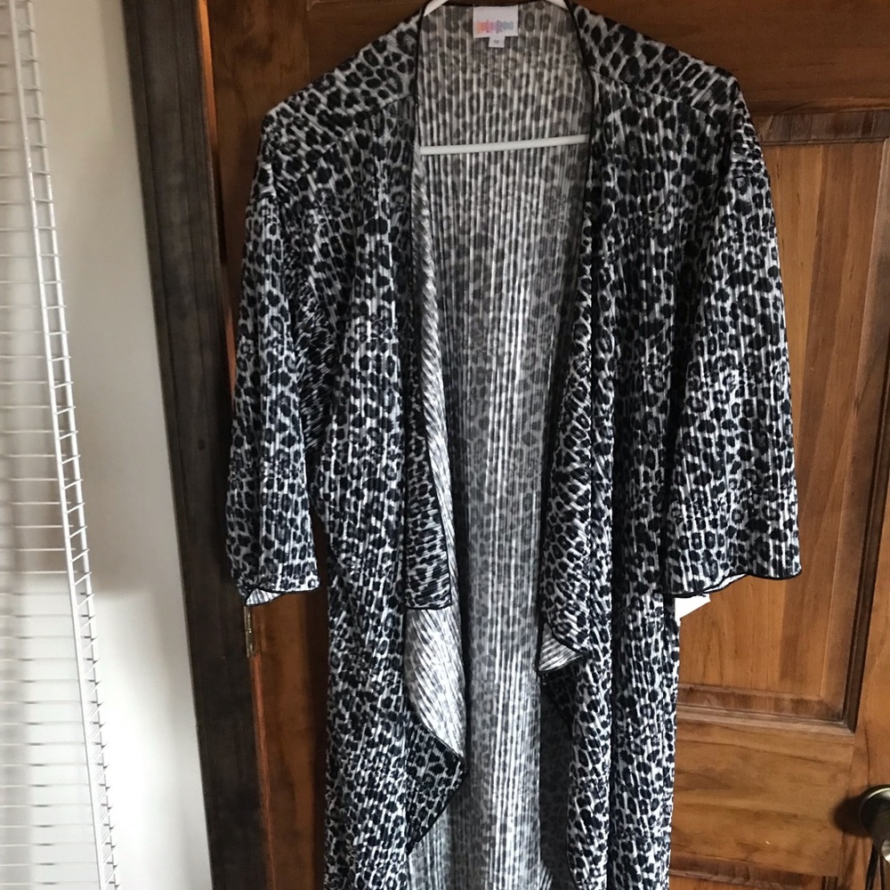 Brand new with tags!! Beautiful black/gray!
